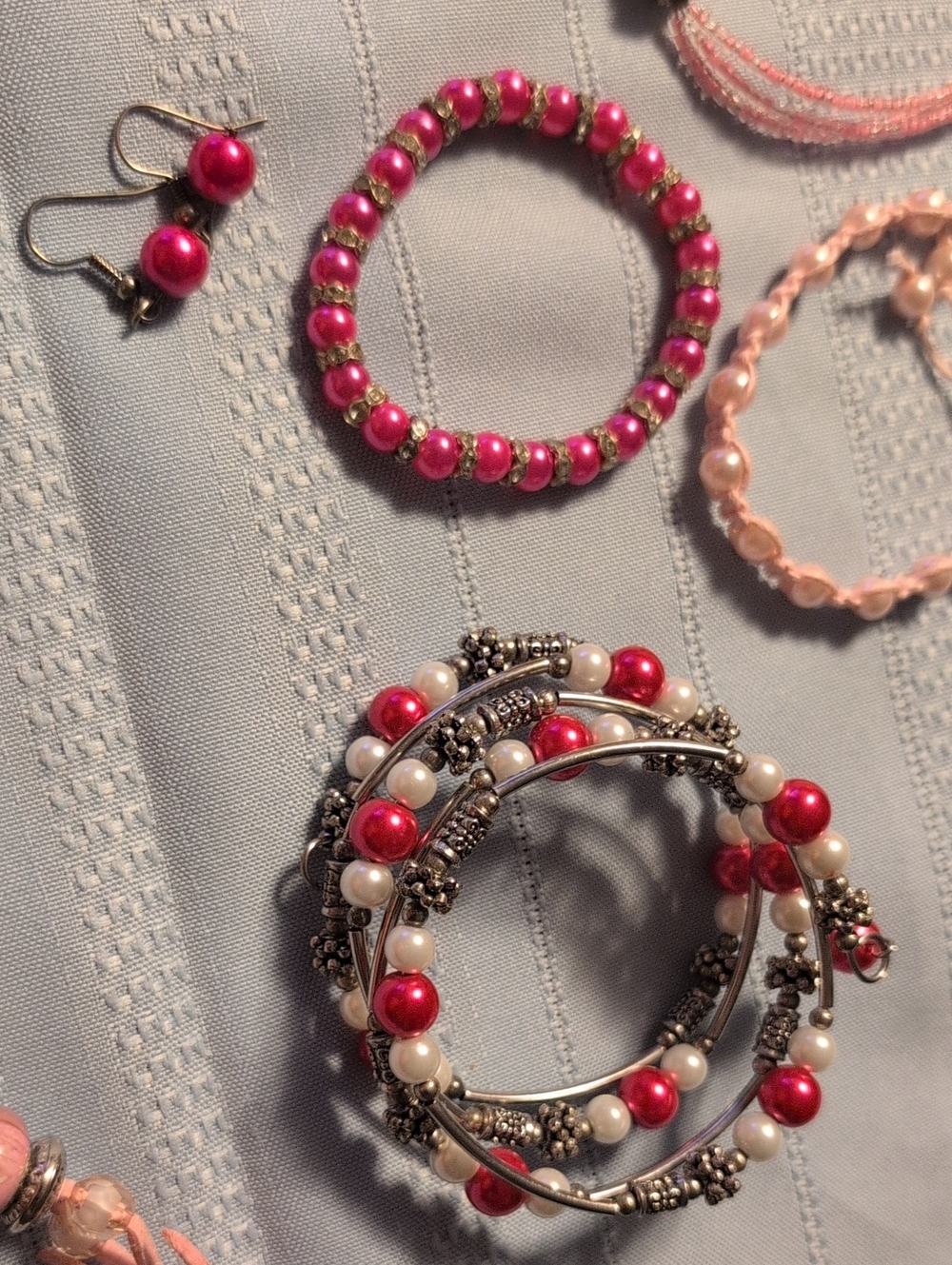Large Lot Of Women’s Pink Jewelry - Pink Ribbon - Picture 6 of 8